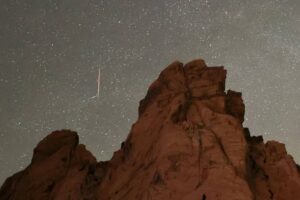 WOW KOMET SEUKURAN EVEREST MENDEKATI BUMI