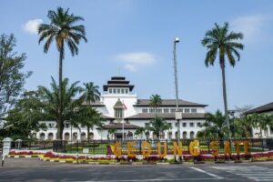 KOTA BANDUNG: JEJAK SEJARAH DAN PESONA KULTURALNYA