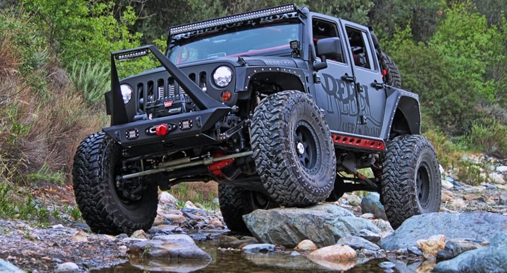 MENGARUNGI MEDAN EKSTREM: SERI MOBIL OFF-ROAD TERBAIK