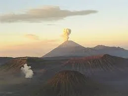 Gunung Berapi di Indonesia: Keajaiban dan Ancaman yang Terus Mengintai