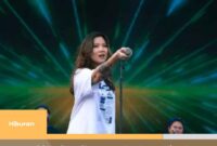 Musisi cantik Danilla mengungkap kenapa dia suka mencium penonton pria di atas panggung