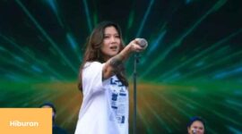 Musisi cantik Danilla mengungkap kenapa dia suka mencium penonton pria di atas panggung