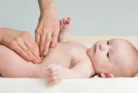 11 Manfaat Pijat Bayi yang Wajib Diketahui Orang Tua