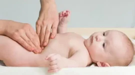11 Manfaat Pijat Bayi yang Wajib Diketahui Orang Tua