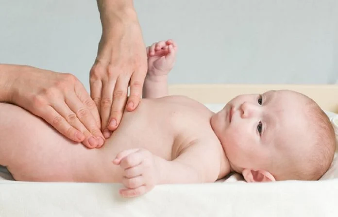11 Manfaat Pijat Bayi yang Wajib Diketahui Orang Tua