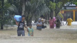 Banjir mengungkung Kota Padang: Ratusan Rumah Tergenang Air