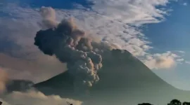 Gunung Merapi Telah 7 Kali mengeluarkan awan panas guguran Pada Senin Sore