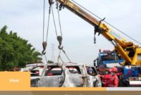 Kecelakaan maut di Tol Cikampek, seluruh penumpang Grand Max Jakarta tewas terbakar