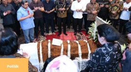Presiden Jokowi Takziah ke Rumah Pilu Almarhumah Mooryati Soedibyo