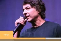 Komedian Arj Barker dilanda kontroversi setelah seorang ibu menyusui mengaku dikeluarkan dari acaranya
