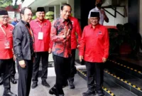 Jokowi Ingatkan Hasto Masalah Isu Rebut Ketum PDIP: Jangan kayak Gitu