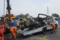 Kecelakaan maut di Tol Cikampek, seluruh penumpang Grand Max Jakarta tewas terbakar