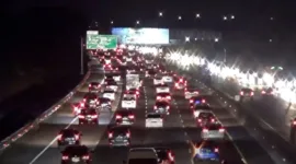 Kemacetan di Tol Cikampek KM 58-KM 52 arah Jakarta teratasi dan lalu lintas lancar
