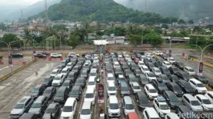 Puncak Arus Mudik di Pelabuhan Merak Mulai Malam Ini