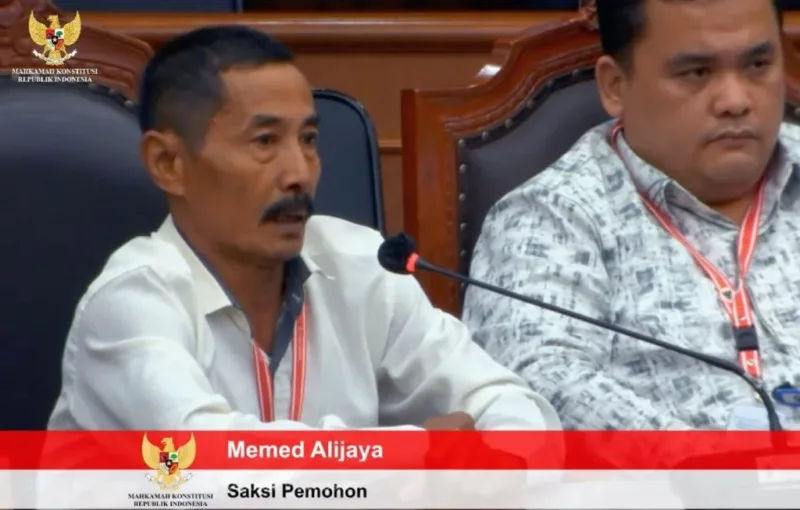 Majelis Hakim MK Tidak Dapat Menahan Tawa Saat Memed Bersaksi