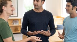 Mengenal Komunikasi Non Verbal yang Berbeda dengan Verbal