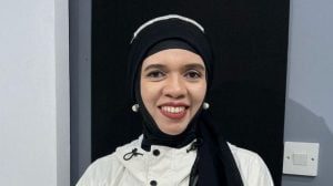 Lenggogeni Faruk atau Ibu Geni