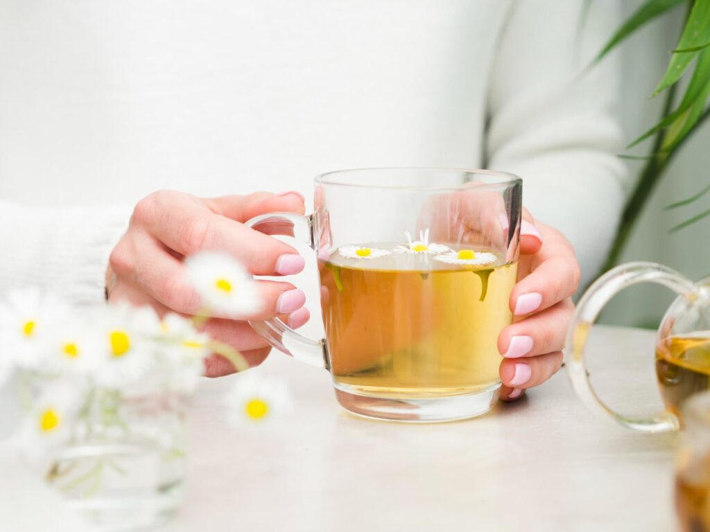 8 Jenis Teh untuk Dikonsumsi Sebelum Tidur 8 jenis teh bisa bikin tidur nyenyak dan berkualitas (Freepik/@Freepik)