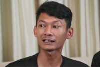 Saka Tatal tantang Iptu Rudiana untuk melakukan sumpah pocong, buktikan keterangannya dalam kasus pembunuhan Vina. (YouTube Uya Kuya TV)