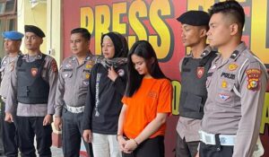 KECELAKAAN MAUT DI PEKANBARU! MAHASISWI YANG TABRAK IRT HINGGA TEWAS RESMI JADI TERSANGKA, TERANCAM 18 TAHUN PENJARA POLRESTA PEKANBARU MENETAPKAN MAHASISWI SEBAGAI TERSANGKA KASUS KECELAKAAN MAUT YANG MENEWASKAN SEORANG IRT. (FOTO: PMJ NEWS)