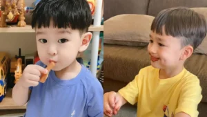 5 MODEL RAMBUT ANAK LAKI-LAKI ALA KOREA YANG KEREN DAN LUCU TWO BLOCK CUT