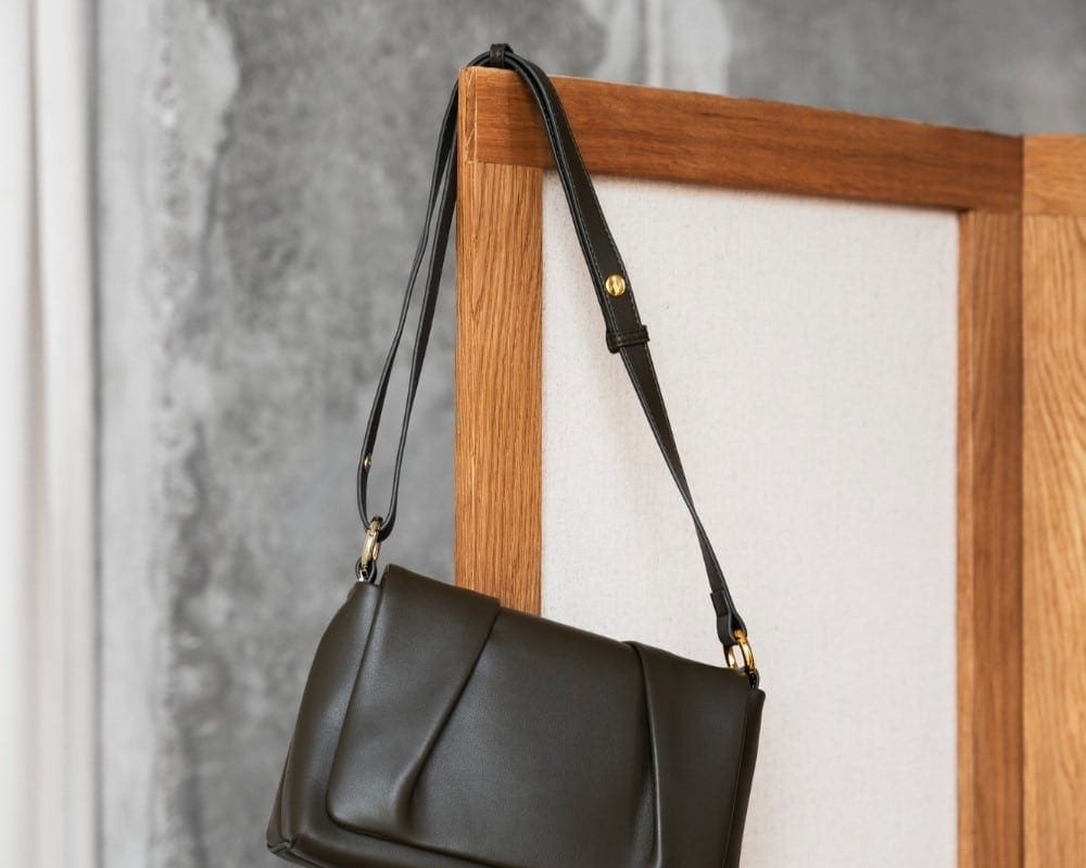 10 TUTORIAL BEDAKAN TAS BRANDED KW DAN ASLI (FREEPIK/@FREEPIK)