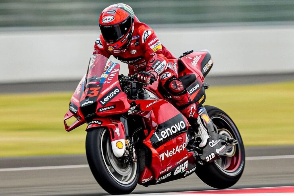 Motogp Bisa Majukan Ekonomi Daerah? Motogp bakal majukan ekonomi daerah (Freepik/@Freepik)