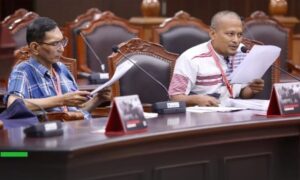 TUNTUT KEBEBASAN BERAGAMA, 2 WARGA JAKARTA AJUKAN GUGATAN KE MAHKAMAH KONSTITUSI 2 WARGA CIPAYUNG MENGGUGAT MK UNTUK KEBEBASAN BERAGAMA TERKAIT PENGISIAN KOLOM AGAMA DI KTP. (FOTO/DOK. HUMAS MA)