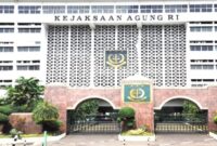 Kejagung menetapkan ZR, mantan pejabat Mahkamah Agung, sebagai tersangka dalam kasus suap. (Foto: Dok. Kejagung)