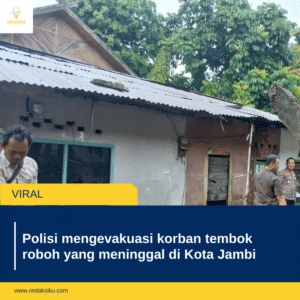 Polisi mengevakuasi korban tembok roboh yang meninggal di Kota Jambi Polisi mengevakuasi korban tembok roboh yang meninggal di Kota Jambi