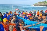 Tim gabungan SAR Gunungkidul berhasil menemukan korban hilang dari rombongan wisatawan siswa SMPN 7 Mojokerto Jawa Timur di Pantai Drini, Rabu, 29 Januari 2025. (Foto: Dok. SAR Gunungkidul)