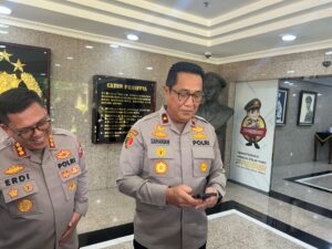 Terungkap! Warga Desa Kohod Dicatut KTP-nya dalam Kasus Pagar Laut Tangerang, Ini Bukti yang Ditemukan Polri Direktur Tindak Pidana Umum Bareskrim Polri, Brigjen. Pol. Djuhandhani Rahardjo Puro ungkap adanya pemalsuan dokumen warga desa Kohod dalam kasus pagar laut Tangerang. (Foto: Dok. TBN Polri)