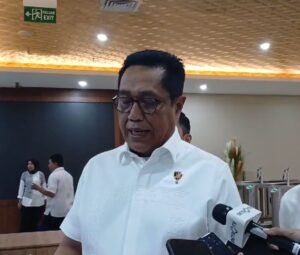 Usut Kasus Pagar Laut Tangerang, Kepala Desa Kohod Diperiksa, Polisi Ungkap Modus Pemalsuan Surat Penyidik Direktorat Tindak Pidana Umum (Dittipidum) Bareskrim Polri telah memeriksa Kepala Desa Kohod dalam kasus pagar laut di Tangerang. (Foto: Dok. TBN Polri)