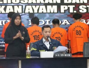 Bongkar Kasus Pembakaran dan Perusakan Peternakan Ayam, Polda Banten Tangkap 11 Tersangka, Ini Motifnya 1 Polda Banten tangkap 11 tersangka atas kasus pembakaran dan perusakan peternakan ayam di Kecamatan Pandarincang. (Foto: Dokumentasi Polda Banten)