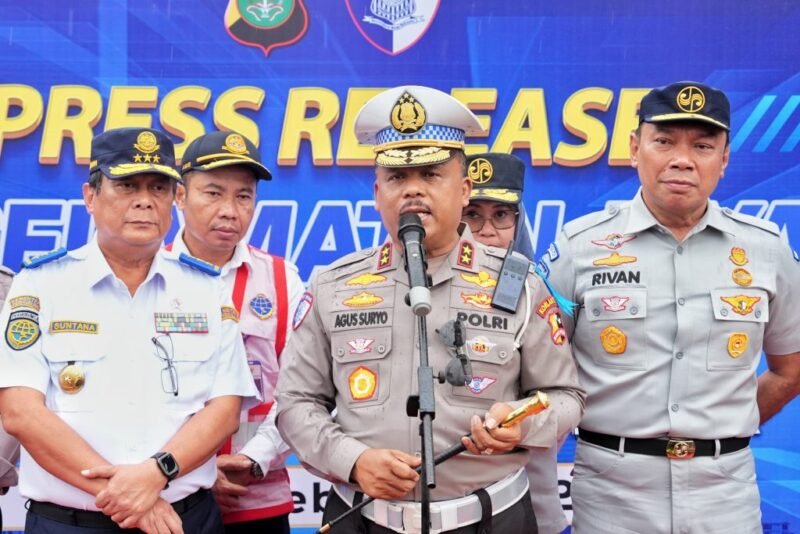 Polda Metro Jaya mengungkap adanya ratusan kendaraan travel ilegal yang beroperasi tanpa izin dan asuransi. (Foto: Dok. Humas Polri)