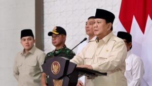 Sinyal Reshuffle Kabinet Menguat! Presiden Prabowo: Siapa yang Bandel Akan Saya Tindak Presiden Prabowo beri sinyal kuat akan reshuffle kabinet dan menindak tegas pejabat yang tak sejalan dengan pemerintahannya. (Foto: BPMI Setpres)