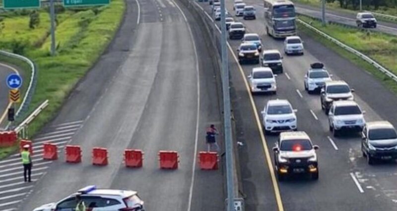 Korlantas Polri siapkan one way dan contraflow untuk mudik Lebaran K2025. Pastikan perjalanan aman dengan jadwal ini. (Foto: Dok. Humas Polri)