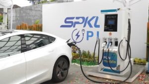 KABAR BAIK! PLN DUKUNG PEMUDIK KENDARAAN LISTRIK DENGAN 1.000 SPKLU DI TOL TRANS JAWA DAN SUMATRA, INI DAFTARNYA PASTIKAN PERJALANAN MUDIK KENDARAAN LISTRIK LANCAR, PLN MENGHADIRKAN 1.000 SPKLU DI JALUR TRANS JAWA-SUMATRA. (FOTO: DOK. PLN)