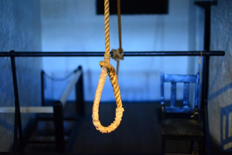 Ilustrasi. Kasus Rizkil Watoni, ASN di Lombok Utara yang tewas setelah dituduh mencuri ponsel menjadi sorotan, DPR desak investigasi transparan dan keadilan. (Foto: Pixabay)