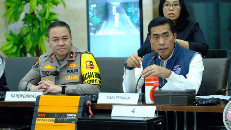 Sindikat kejahatan siber internasional gunakan fake BTS untuk sebarkan SMS phishing. Polri tangkap dua WNA Cina di Jakarta. (Foto: Divisi Humas Polri)