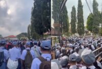 Siswa SMA di Sukabumi ramai-ramai jalan kaki usai pulang sekolah, ikuti anjuran Gubernur Jabar. (Foto: Instagram @rembangbahagia)