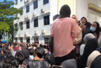 Job fair di Cikarang Bekasi diserbu 25 ribu pelamar, padahal hanya tersedia 3.000 lowongan dari berbagai perusahaan. (Foto: Instagram @cikarang.people)