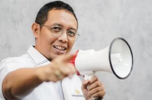KEPALA KANTOR KOMUNIKASI KEPRESIDENAN (PCO) HASAN NASBI TANGGAPI PERNYATAAN MENTERI KESEHATAN SEBUT UKURAN CELANA PRIA BISA JADI INDIKATOR RISIKO KEMATIAN DINI. (FOTO: INSTAGRAM @PCO.RI)