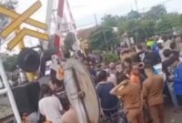 Kecelakaan KA Malioboro di Magetan menewaskan 4 orang dan 3 luka berat akibat kelalaian pembukaan palang. (Foto: Instagram @jabodetabekinfo24jam)