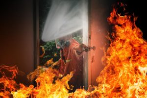TRAGIS! KEBAKARAN HEBAT DI KENDARI MERENGGUT 3 NYAWA BALITA, SANG IBU DISEBUT PERGI DENGAN PACAR, BEGINI KRONOLOGINYA ILUSTRASI. BALITA TEWAS MENGENASKAN DALAM KEBAKARAN RUMAH DI KENDARI, SAAT SANG IBU PERGI DENGAN PACARNYA. (FOTO: FREEPIK)