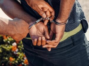 Bikin Geram! Oknum Ormas di Tangerang Lakukan Pemerasan Penjual Es Teh Solo Sebesar Rp300 Ribu, Polisi Tangkap Pelaku 1 Ilustrasi. Polisi amankan oknum ormas pelaku pemerasan terhadap pedagang es teh Solo di Tangerang, korban alami tekanan. (Foto: Pexels)