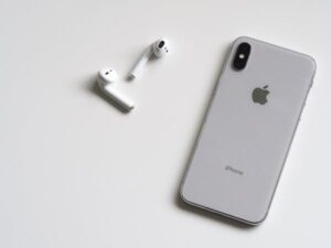 IPHONE CURIAN DARI SELURUH DUNIA DITEMUKAN TERPUSAT DI SATU GEDUNG SHENZHEN, DAN MENGHEBOHKAN DUNIA MAYA. (FOTO: PEXELS)