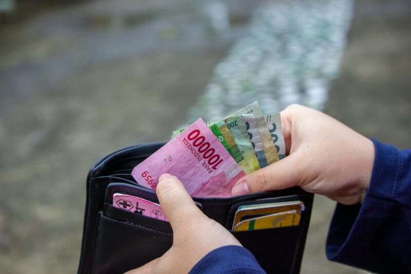 Ilustrasi. Biaya balik nama kendaraan bermotor kini resmi dihapus pemerintah, pemilik kendaraan bekas tidak lagi dibebankan. (Foto: Pexels)