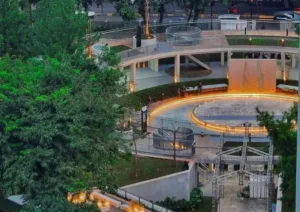 PARKIR LIAR DI TAMAN LITERASI MARTHA TIAHAHU JAKARTA KIAN MERESAHKAN, PENGUNJUNG DITARIK RP10 RIBU MESKI ADA PETUGAS DISHUB DAN SATPOL PP PARKIR LIAR TAMAN LITERASI MARTHA TIAHAHU DI JAKARTA MAKIN PARAH, WARGA RESAH, PEMERINTAH DIMINTA BERTINDAK TEGAS DAN CEPAT. (FOTO: INSTAGRAM @TEMANTAMAN.JKT)