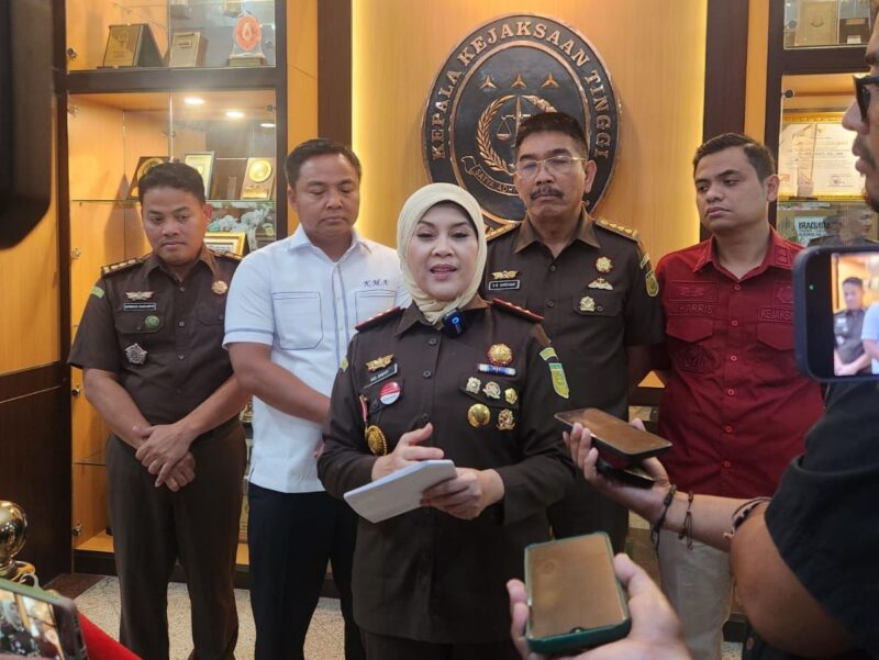 Kejati Jatim periksa 30 kepala sekolah terkait dugaan korupsi dana hibah SMK yang merugikan pelajar. (Foto: Dok. kejati-jatim.go.id)
